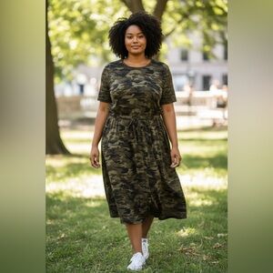 Camouflage Print Women's Dress, size 26 , elastic waist , knit , comfortable